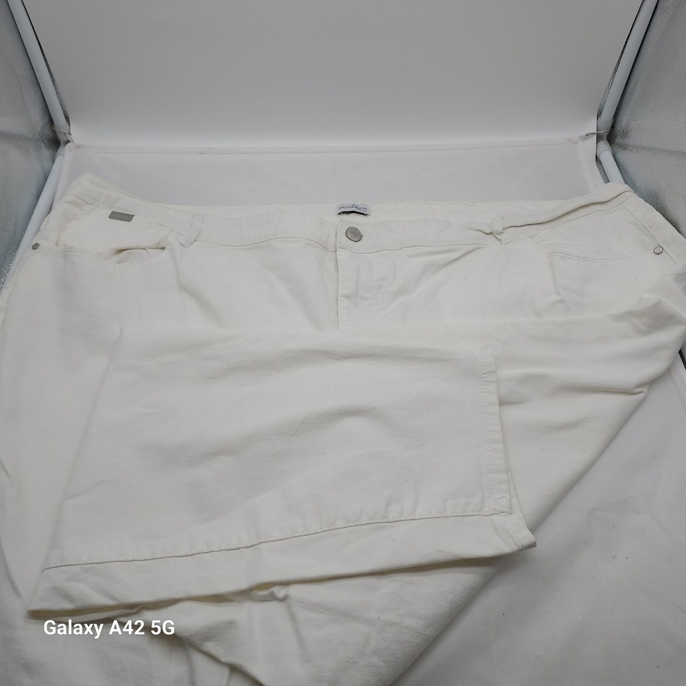 Jaclyn Smith Woman White Straight Leg Denim Jeans Plus Size 24W Cotton Blend